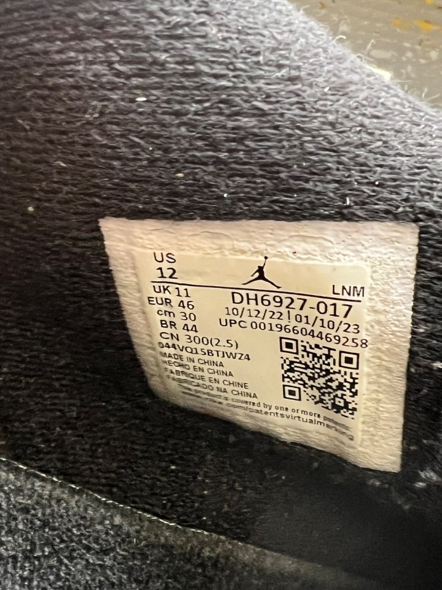Jordan 4 Retro Thunder (2023) 12 (Lightly Worn Pre-Owned)JordanBlack/Tour Yellow - Image 7