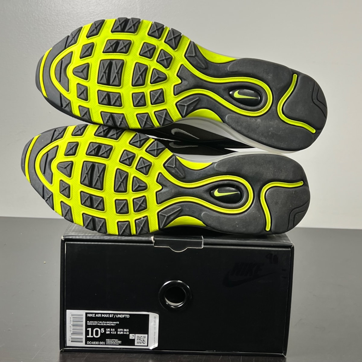 Nike Air Max 97 Undefeated Black Volt 10.5 (Lightly Worn Pre-Owned)NikeBlack/Volt/Militia Green - Image 6