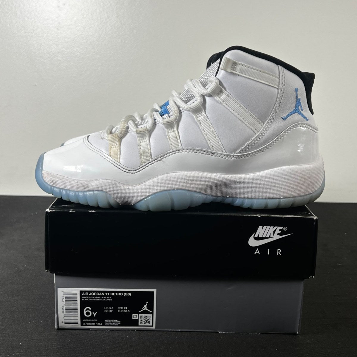 Jordan 11 Retro Legend Blue (2024) (GS) 6Y (Moderately Worn Pre-Owned)JordanWhite/Legend Blue/Black - Image 3