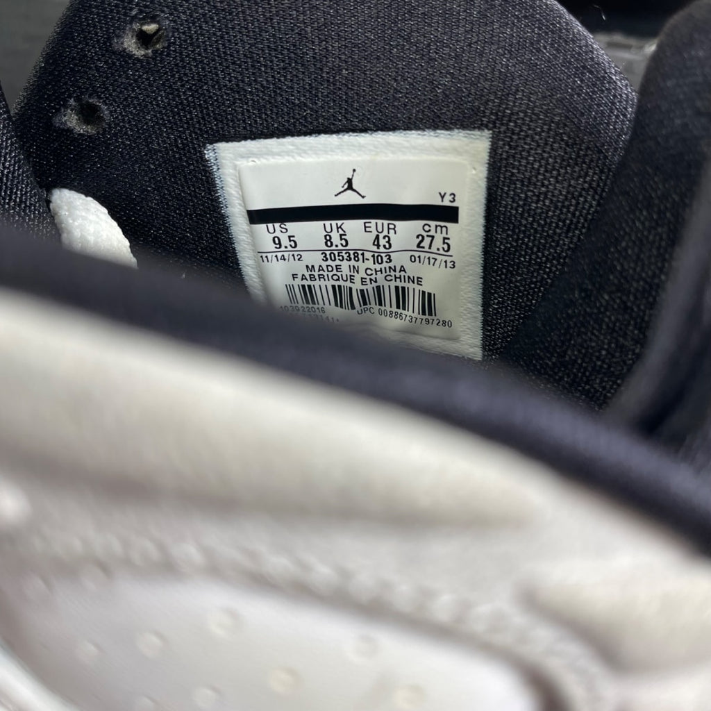 Jordan 8 Retro Bugs Bunny (2013) 9.5 (Moderately Worn Pre-Owned)JordanWhite/Hyper Blue-True Red-Flint Grey - Image 6