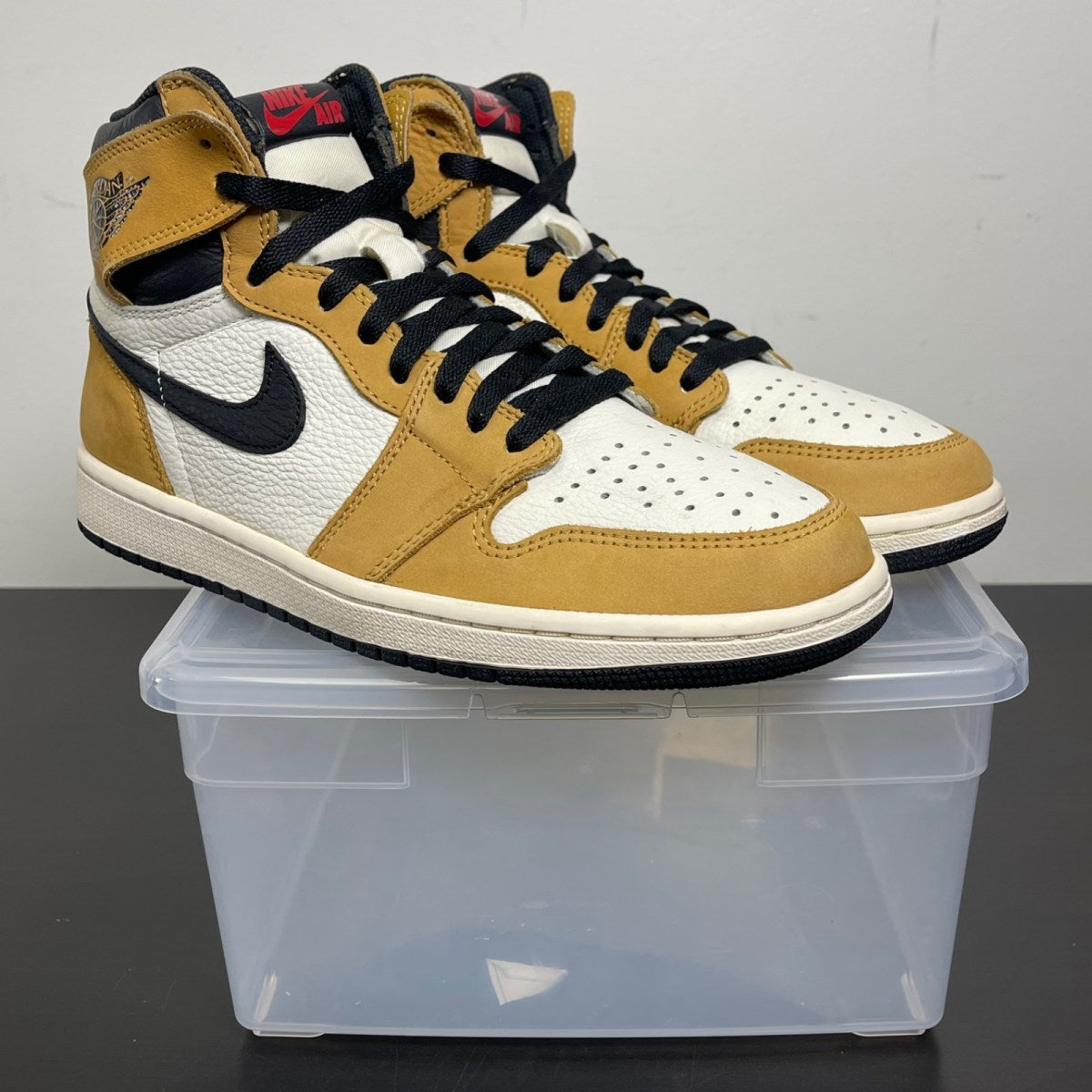 Jordan 1 Retro High Rookie of the Year 9 (Moderately Worn Pre-Owned)JordanGolden Harvest/Black-Sail - Image 1