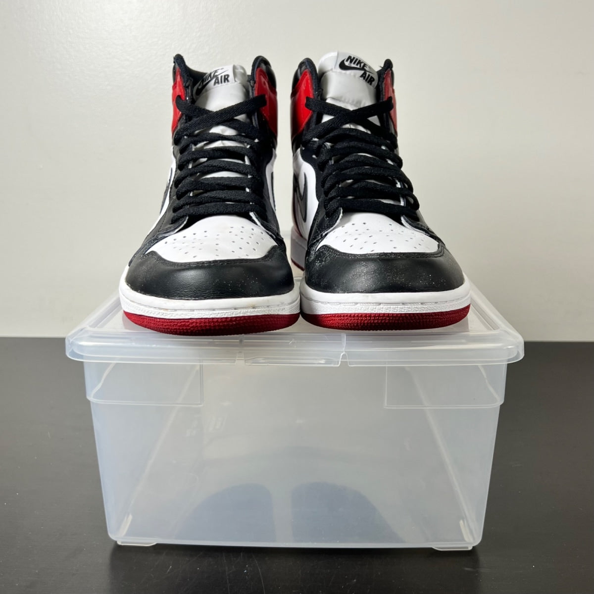 Jordan 1 Retro Black Toe (2016) 10 (Lightly Worn Pre-Owned)JordanWhite/Varsity Red/Black - Image 2