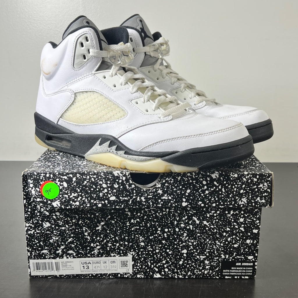 Jordan 5 Retro Reverse Metallic 13 (Moderately Worn Pre-Owned)JordanWhite/Black/Sail/Metallic Silver - Image 1