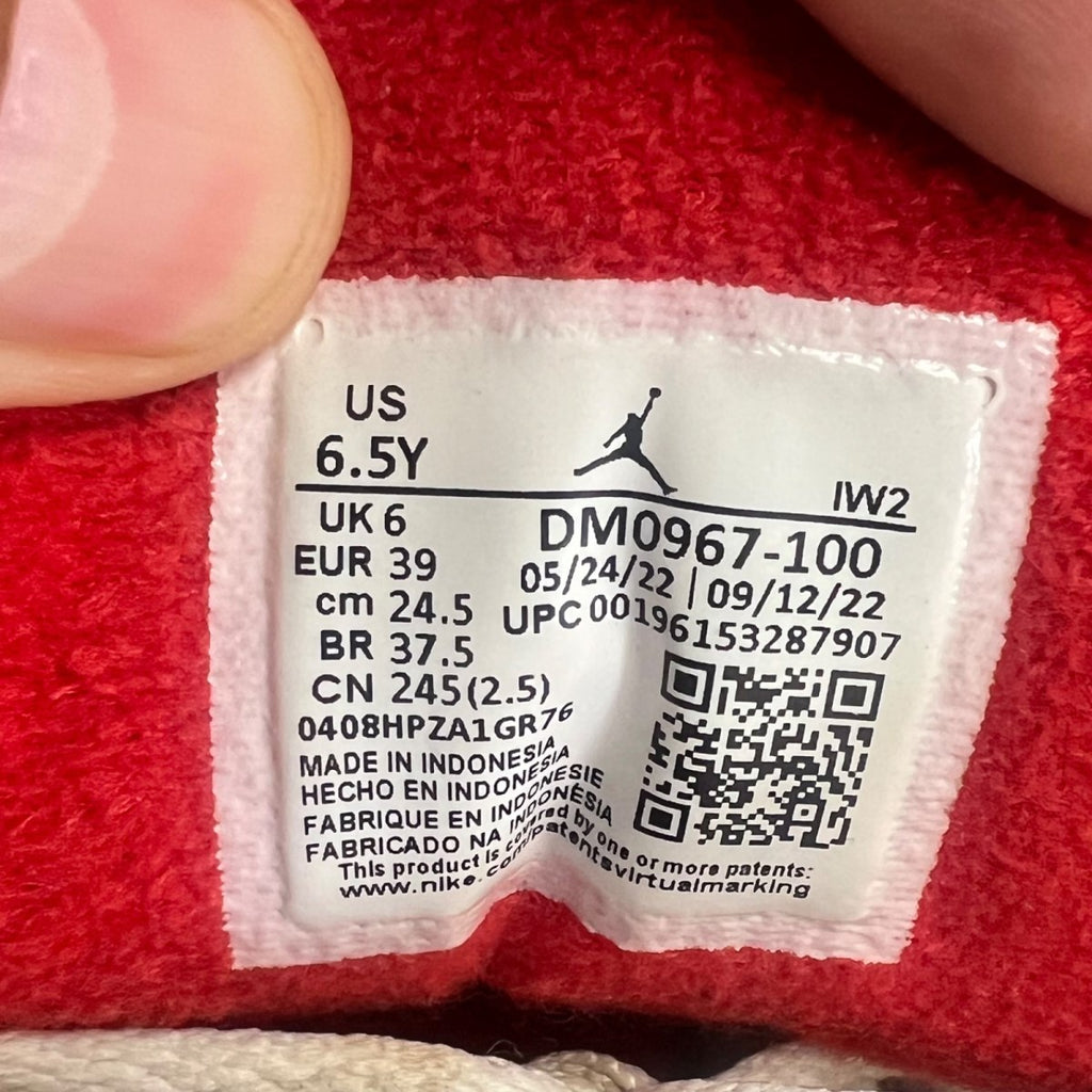 Jordan 3 Retro White Cement Reimagined (GS) 6.5Y (Heavily Worn Pre-Owned)JordanSummit White/Fire Red/Black/Cement Grey - Image 4