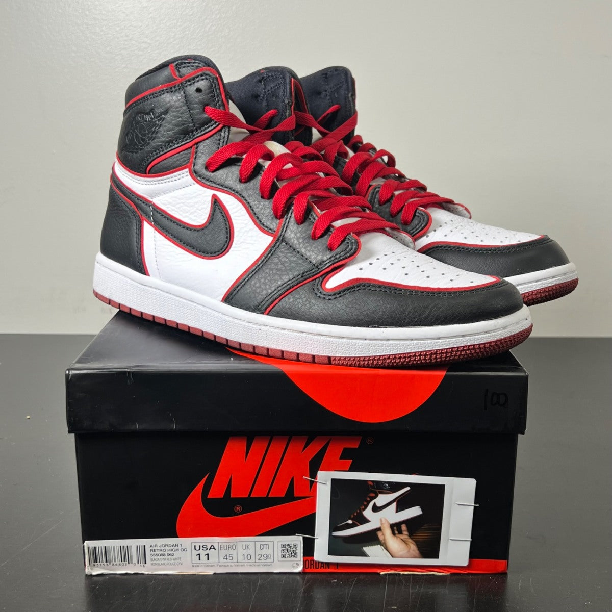 Jordan 1 Retro High Bloodline 11 (Lightly Worn Pre-Owned)JordanBlack/Gym Red-White - Image 1