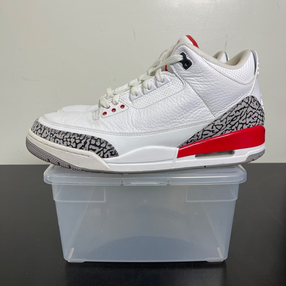 Jordan 3 Retro Hall of Fame 12 (Moderately Worn Pre-Owned)JordanWhite/Fire Red-Cement Grey-Black - Image 3