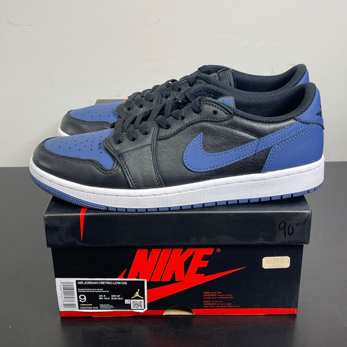 Jordan 1 Retro Low OG Mystic Navy 9 (Moderately Worn Pre-Owned)JordanBlack/Mystic Navy-White - Image 3