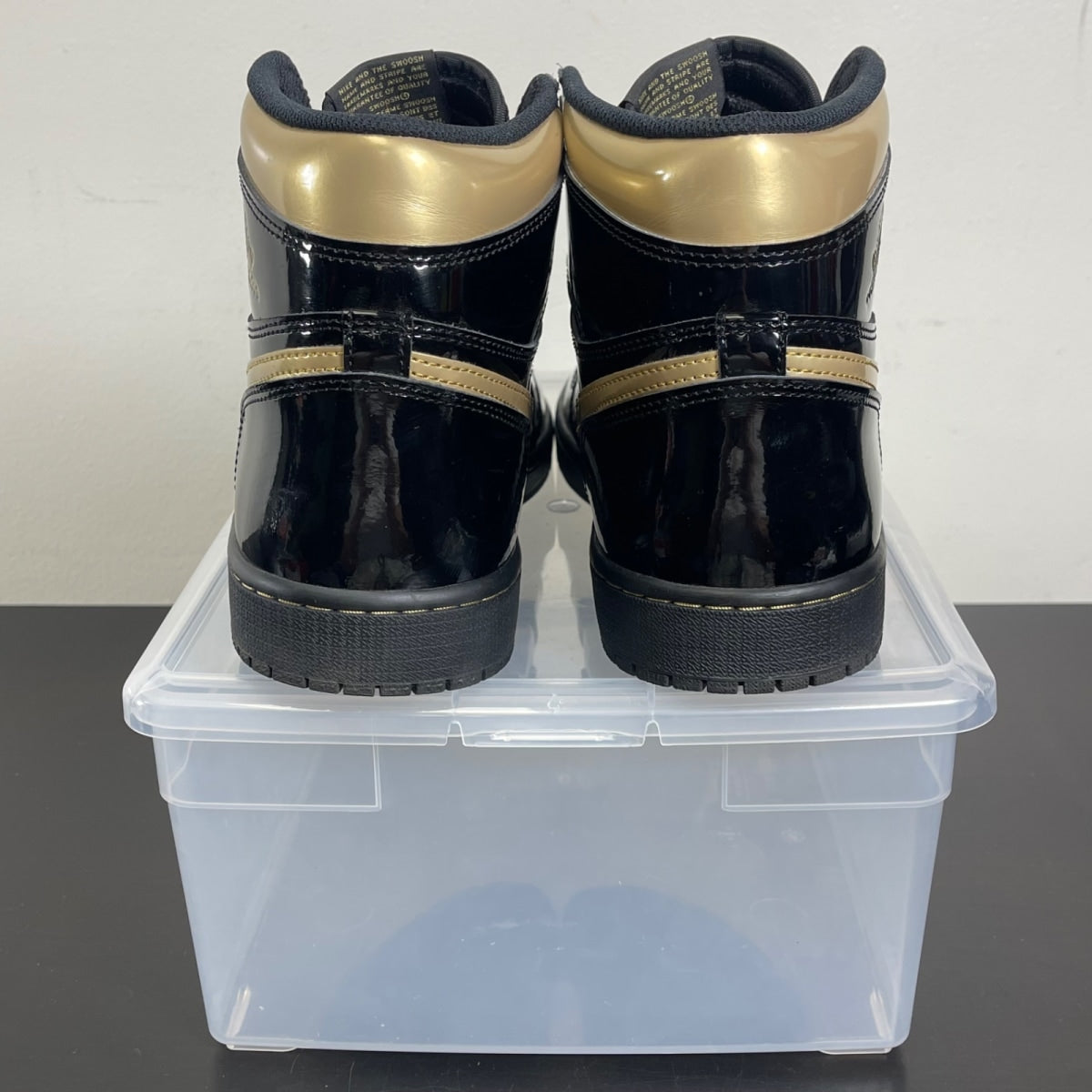 Jordan 1 Retro High Black Metallic Gold (2020) 12 (Moderately Worn Pre-Owned)JordanBlack/Black-Metallic Gold - Image 4