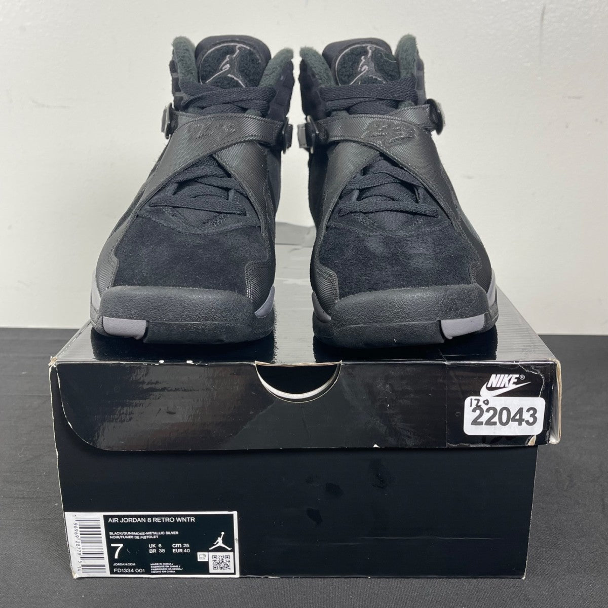 Jordan 8 Retro Winterized Gunsmoke 7 (Moderately Worn Pre-Owned)JordanBlack/Gunsmoke-Metallic Silver - Image 2