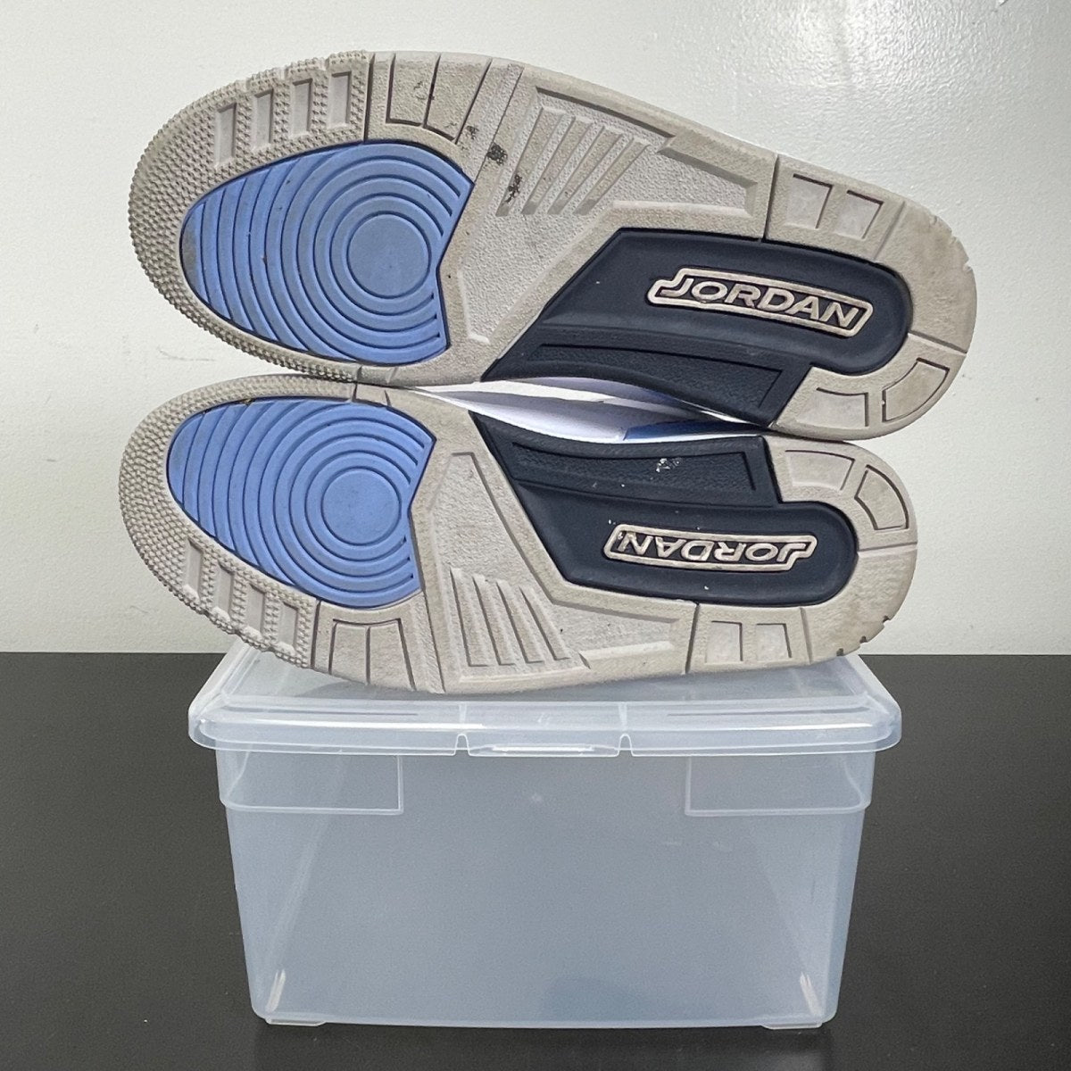 Jordan 3 Retro UNC (2020) 10 (Moderately Worn Pre-Owned)JordanWhite/Valor Blue-Tech Grey - Image 5