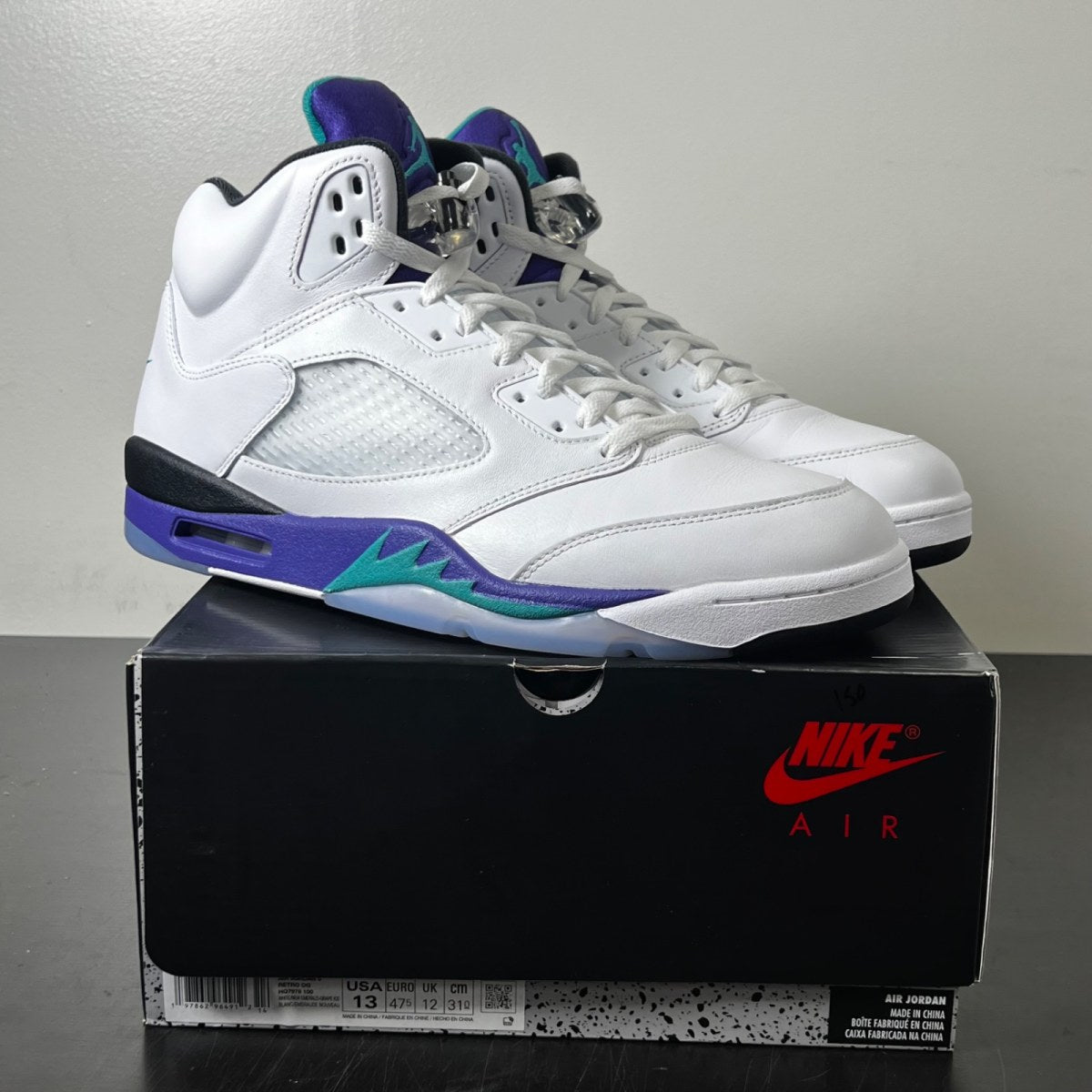 Jordan 5 Retro Grape (2025) 13 (Lightly Worn Pre-Owned)JordanWhite/Grape Ice-New Emerald - Image 1