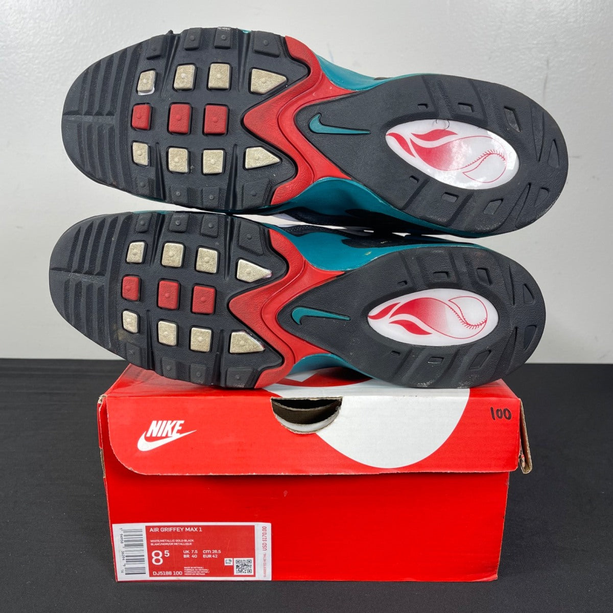 Nike Air Griffey Max 1 Swingman Sweetest Swing 8.5 (Moderately Worn Pre-Owned)NikeWhite/Black-University Red-Metallic Gold - Image 5