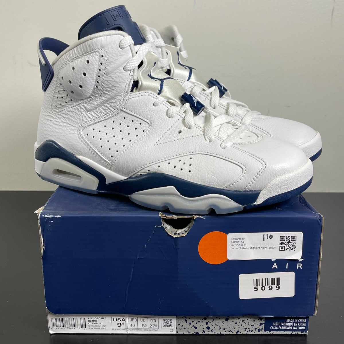 Jordan 6 Retro Midnight Navy (2022) 9.5 (Moderately Worn Pre-Owned)JordanWhite/Midnight Navy - Image 1