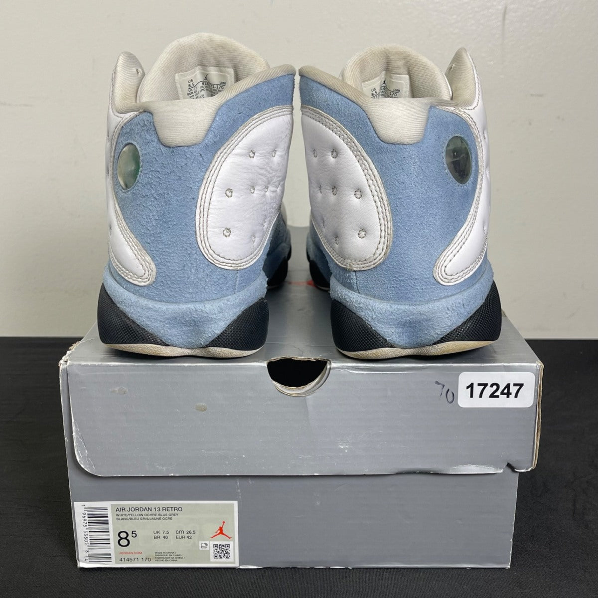 Jordan 13 Retro Blue Grey 8.5 (Moderately Worn Pre-Owned)JordanWhite/Yellow Ochre/Blue Grey/Black - Image 4
