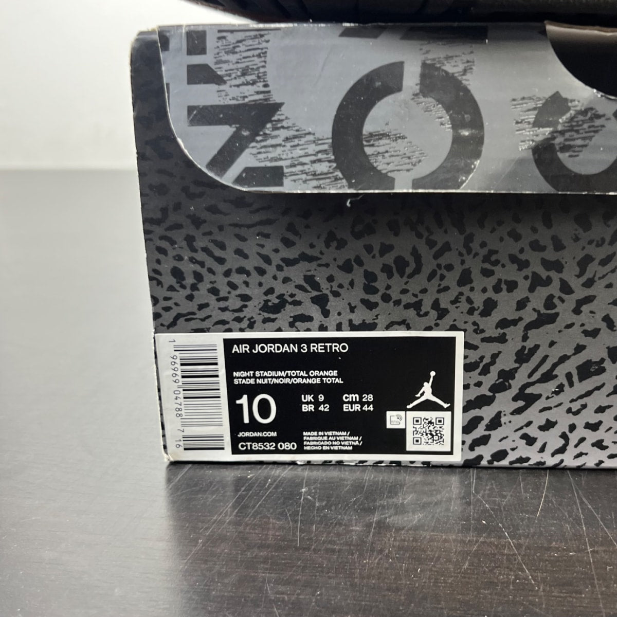Jordan 3 Retro Fear Pack (2023) 10 (Heavily Worn Pre-Owned)JordanNight Stadium/Total Orange-Black-Flat Pewter-Neutral Grey - Image 4