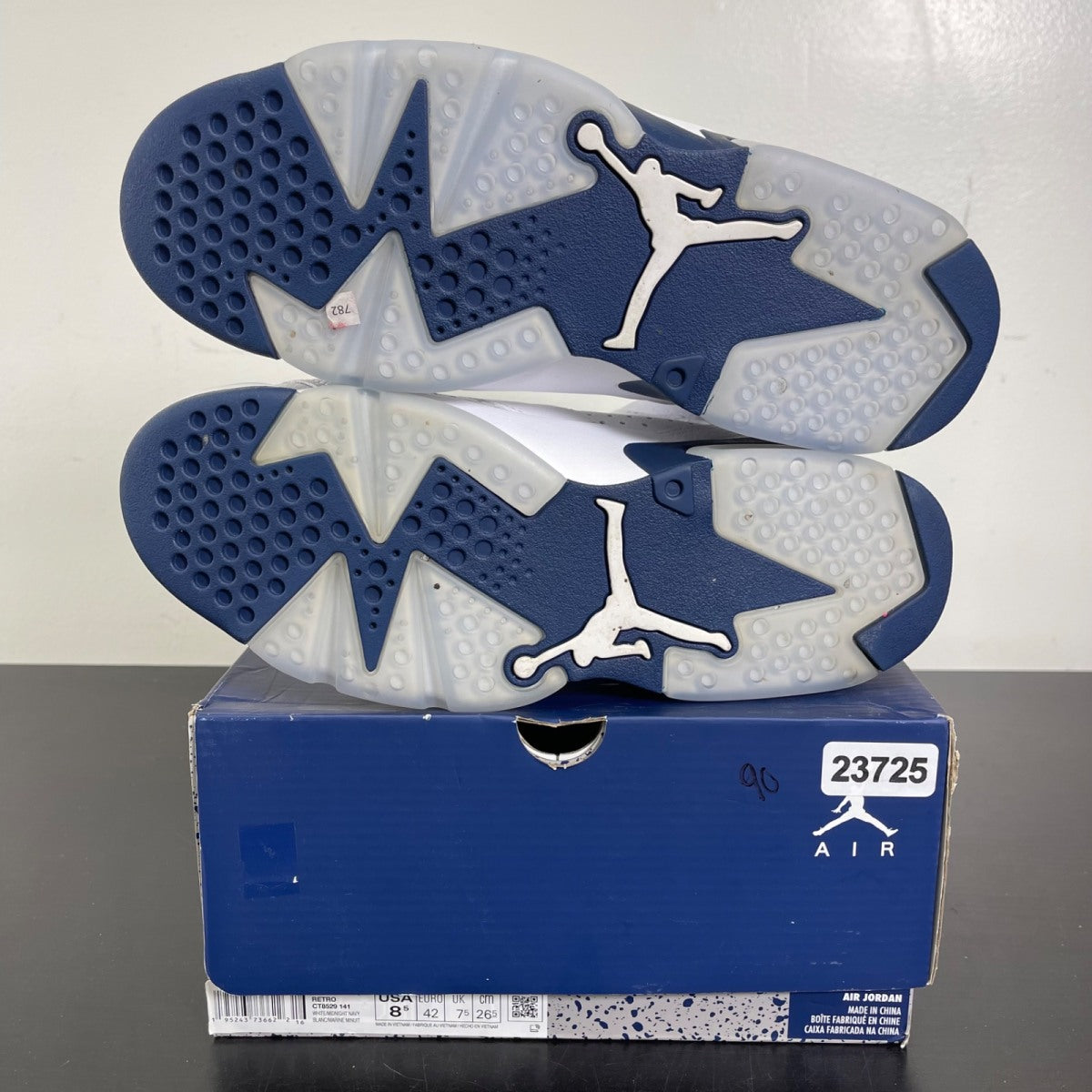 Jordan 6 Retro Midnight Navy (2022) 8.5 (Moderately Worn Pre-Owned)JordanWhite/Midnight Navy - Image 5