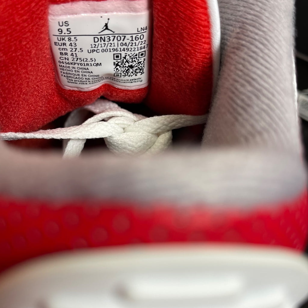 Jordan 3 Retro Fire Red (2022) 9.5 (Moderately Worn Pre-Owned)JordanWhite/Fire Red/Cement Grey/Black - Image 6