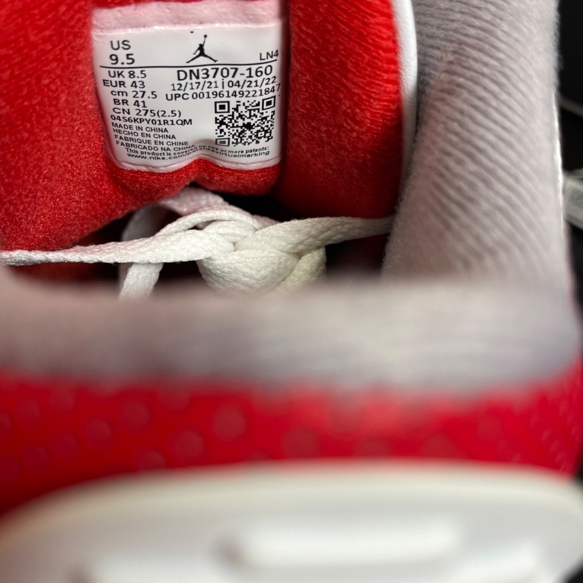 Jordan 3 Retro Fire Red (2022) 9.5 (Moderately Worn Pre-Owned)JordanWhite/Fire Red/Cement Grey/Black - Image 6