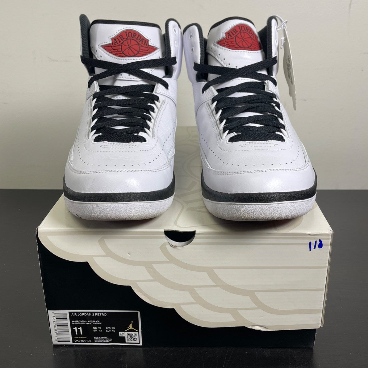 Jordan 2 Retro OG Chicago (2022) 11 (Moderately Worn Pre-Owned)JordanWhite/Varsity Red/Black - Image 2