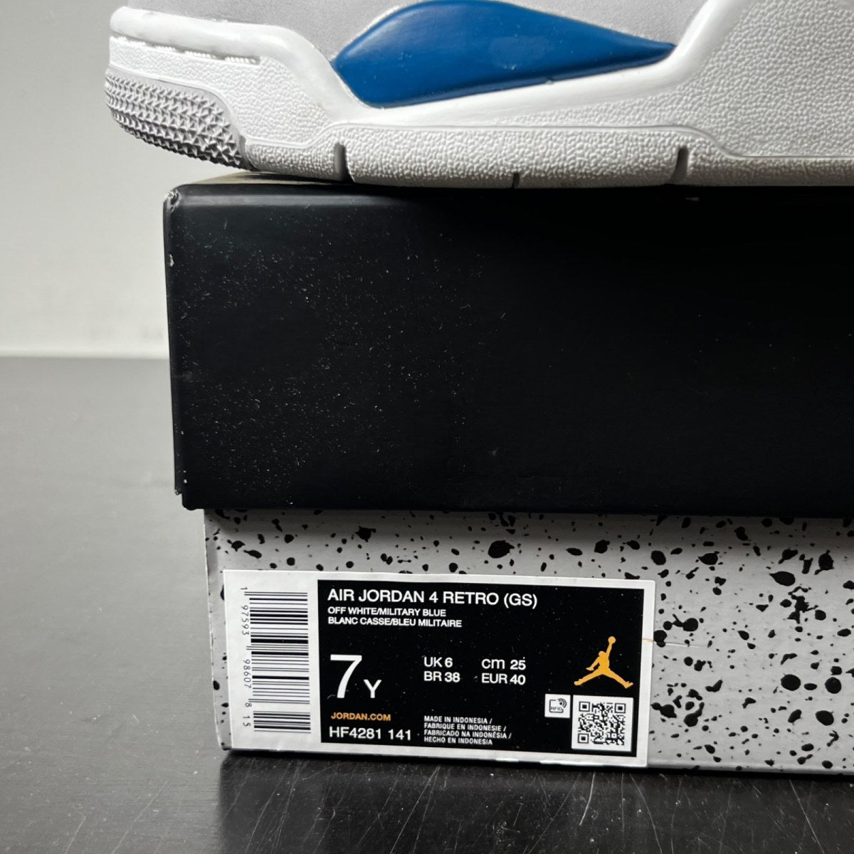 Jordan 4 Retro Military Blue (2024) (GS) 7Y (Lightly Worn Pre-Owned)JordanOff-White/Military Blue/Neutral Grey - Image 4