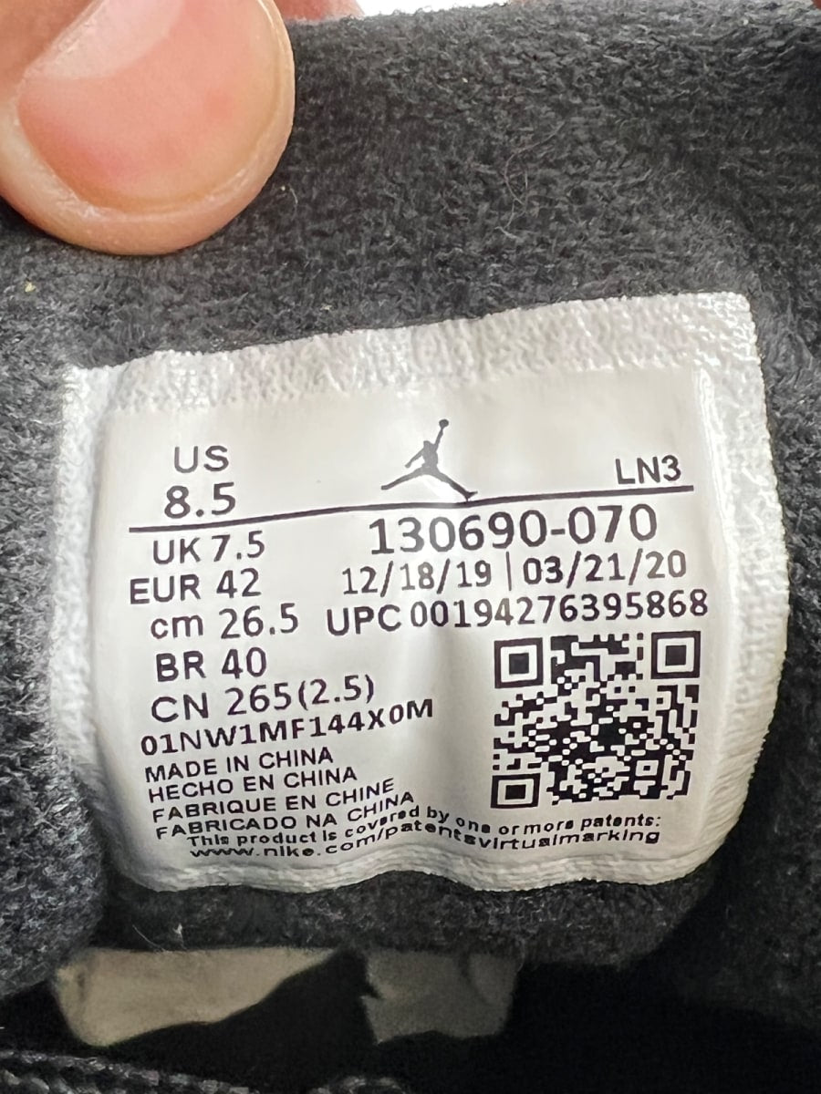 Jordan 12 Retro Black University Gold 8.5 (Moderately Worn Pre-Owned) - Image 6