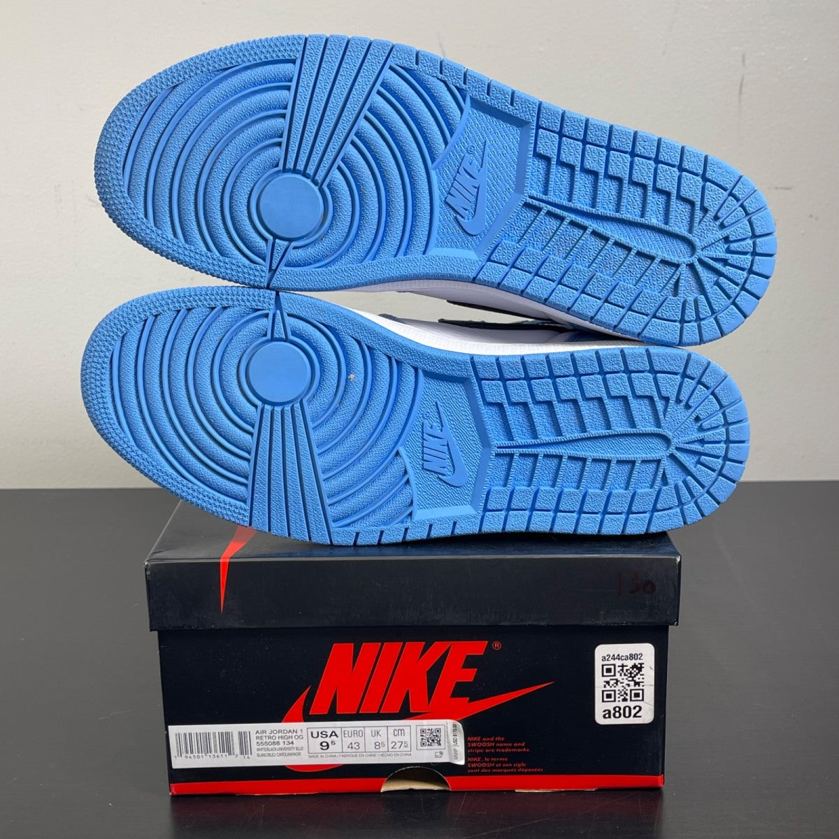 Jordan 1 Retro High OG University Blue 9.5 (Moderately Worn Pre-Owned)JordanWhite/University Blue-Black - Image 5