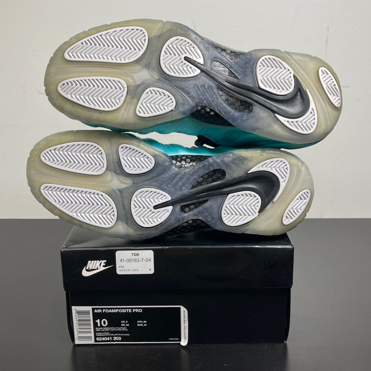 Air Nike Foamposite Pro Island Green 10 (Moderately Worn Pre-Owned)NikeIsland Green/Metallic Platinum-Island Green - Image 5