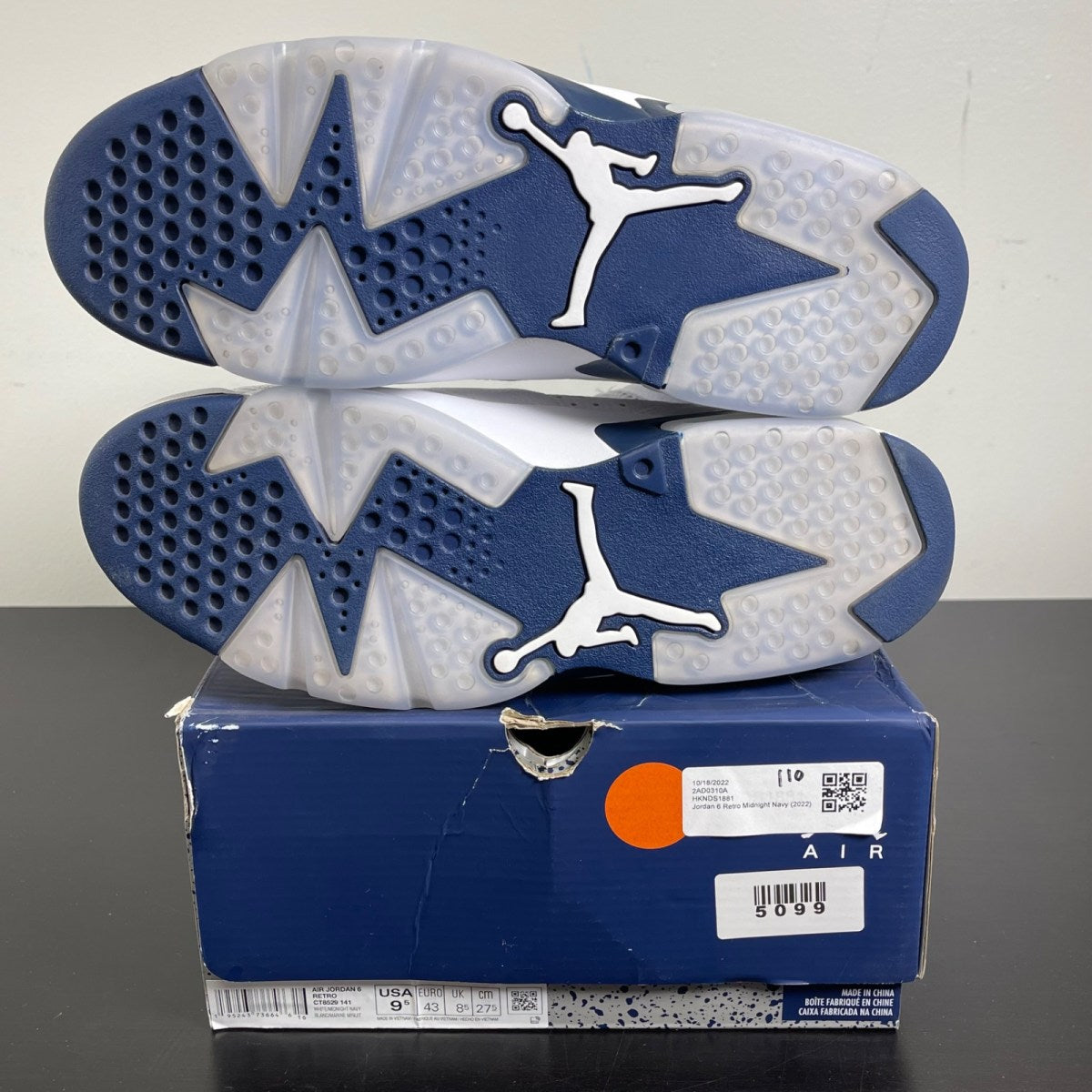 Jordan 6 Retro Midnight Navy (2022) 9.5 (Moderately Worn Pre-Owned)JordanWhite/Midnight Navy - Image 5
