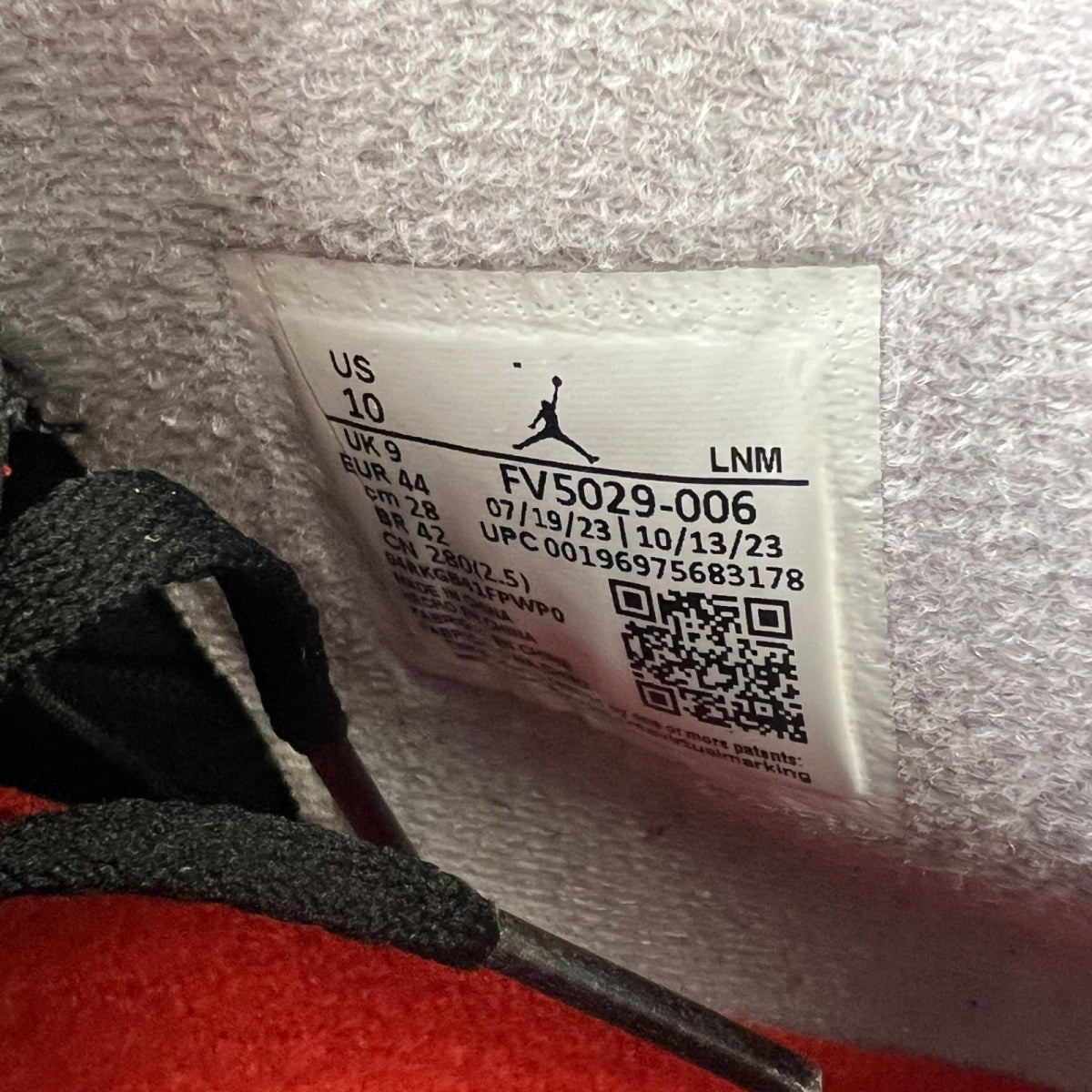 Jordan 4 Retro Bred Reimagined 10 (Lightly Worn Pre-Owned)JordanBlack/Cement Grey/Varsity Red/Summit White - Image 7