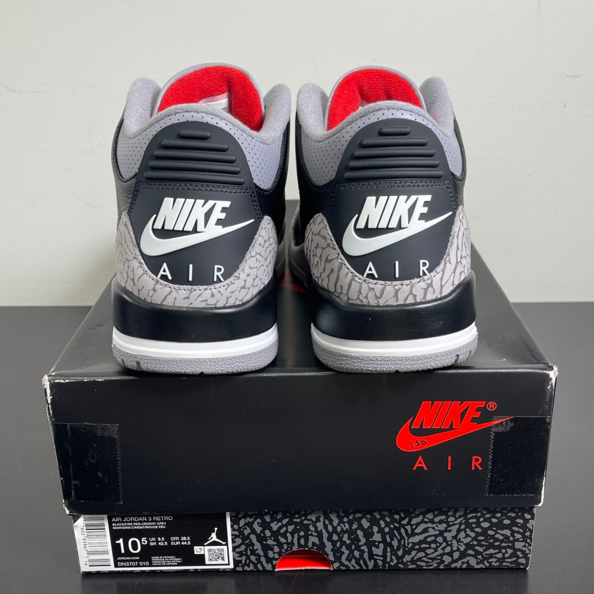 Jordan 3 Retro OG Black Cement (2024) 10.5 (Moderately Worn Pre-Owned)JordanBlack/Fire Red/Cement Grey/Sail - Image 4