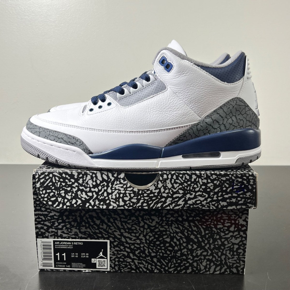 Jordan 3 Retro Midnight Navy 11 (Lightly Worn Pre-Owned)JordanWhite/Cement Grey/Black/Midnight Navy - Image 3