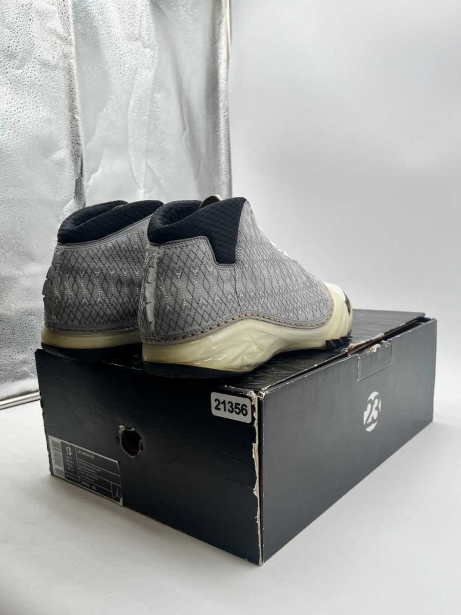 Jordan 23 White Stealth 13 (Moderately Worn Pre-Owned) - Image 3