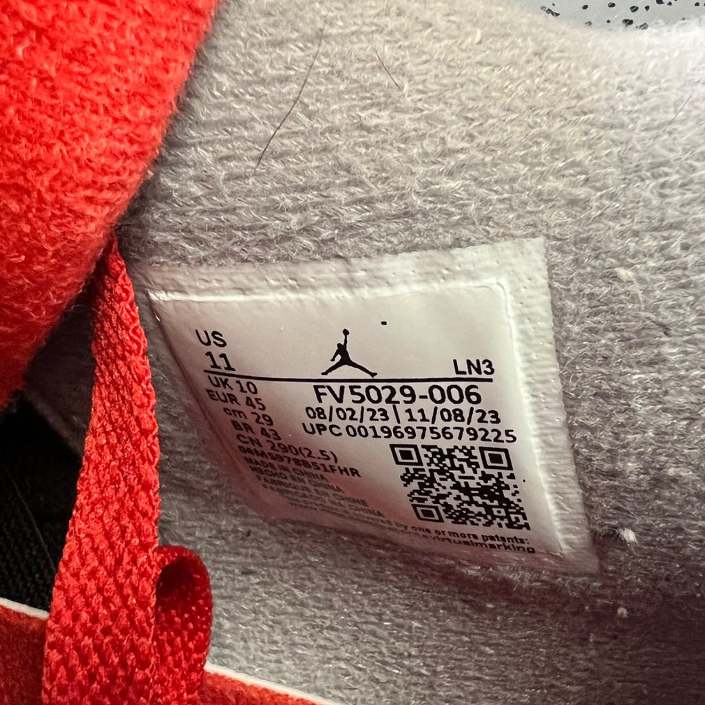Jordan 4 Retro Bred Reimagined 11 (Lightly Worn Pre-Owned)JordanBlack/Cement Grey/Varsity Red/Summit White - Image 6