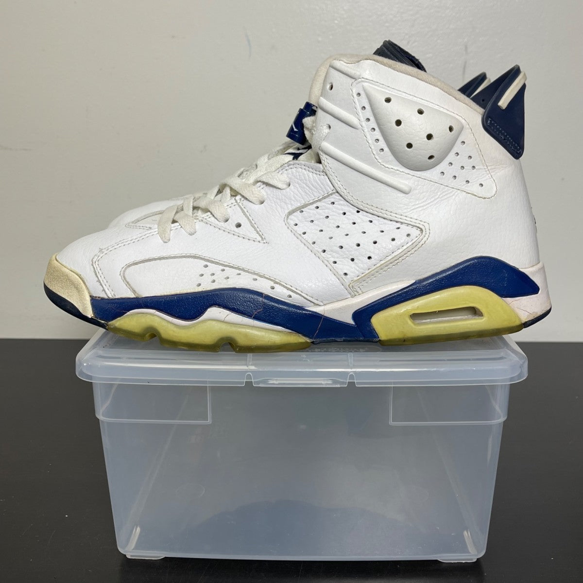 Jordan 6 Retro Midnight Navy (2000) 10.5 (Moderately Worn Pre-Owned)JordanWhite/Midnight Navy - Image 3