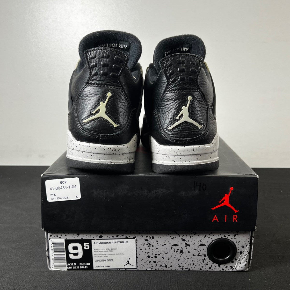 Jordan 4 Retro Oreo (2015) 9.5 (Lightly Worn Pre-Owned)JordanBlack/Tech Grey-White