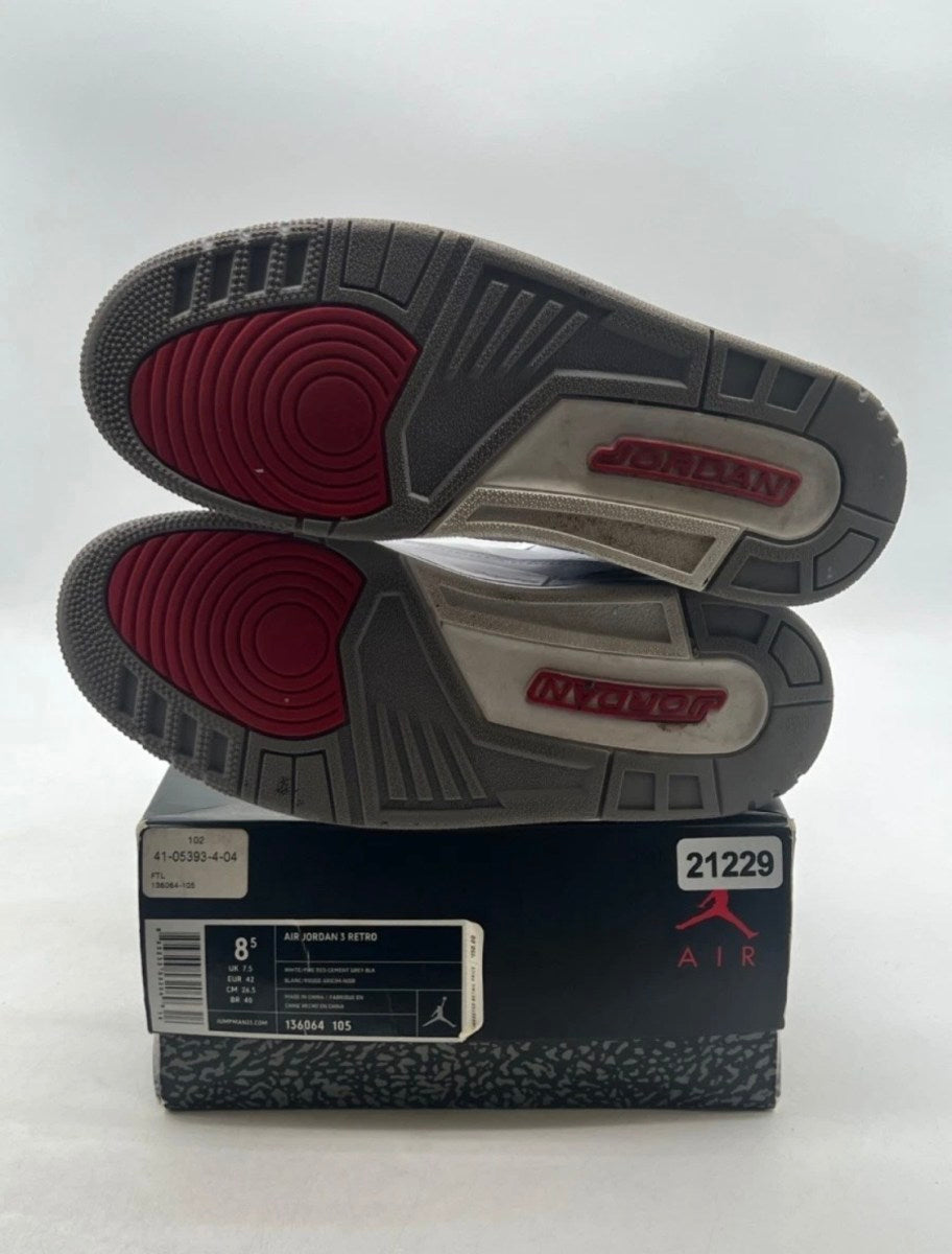 Jordan 3 Retro White Cement (2011) 8.5 (Moderately Worn Pre-Owned)JordanWhite/Cement Grey-Fire Red - Image 8