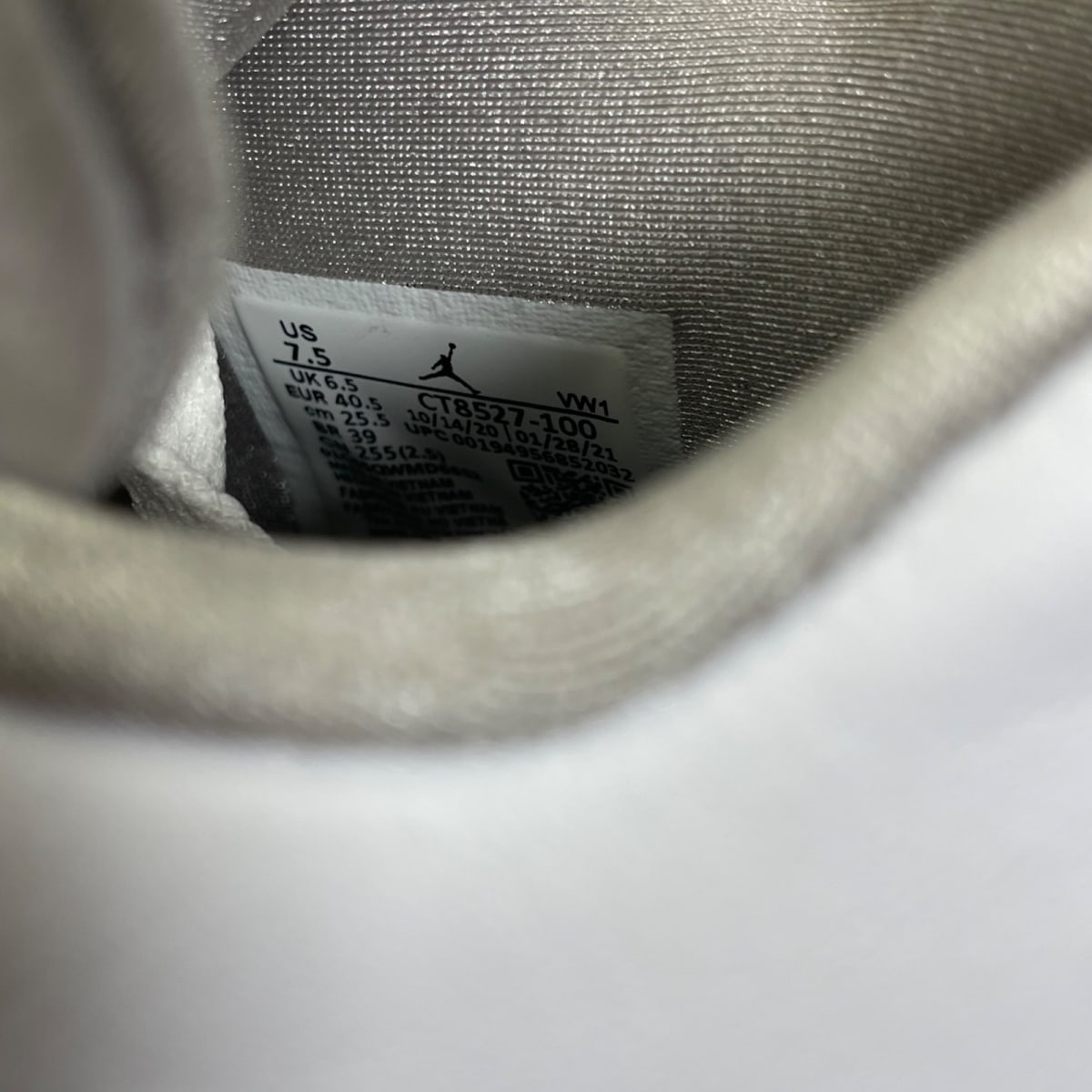 Jordan 4 Retro White Oreo (2021) 7.5 (Moderately Worn Pre-Owned)JordanWhite/Tech Grey-Black-Fire Red - Image 6