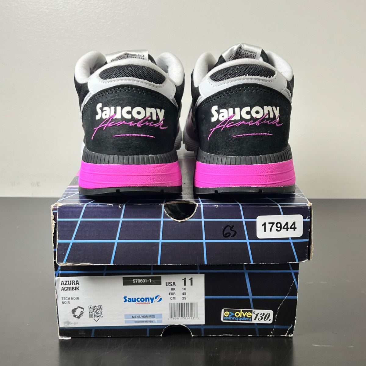 Saucony Azura Acribik Tech Noir 11 (Lightly Worn Pre-Owned)SauconyBlack/Pink - Image 4