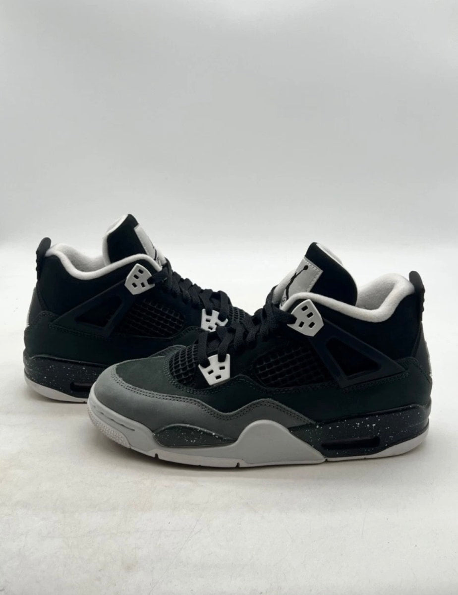 Jordan 4 Retro Fear (2024) (GS) 7Y (Moderately Worn Pre-Owned)JordanBlack/White/Anthracite/Black/Pure Platinum - Image 1