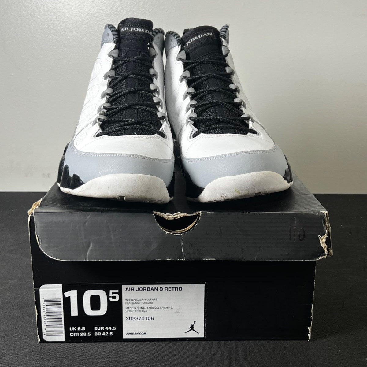 Jordan 9 Retro Barons 10.5 (Lightly Worn Pre-Owned)JordanWhite/Black-Wolf Grey - Image 2