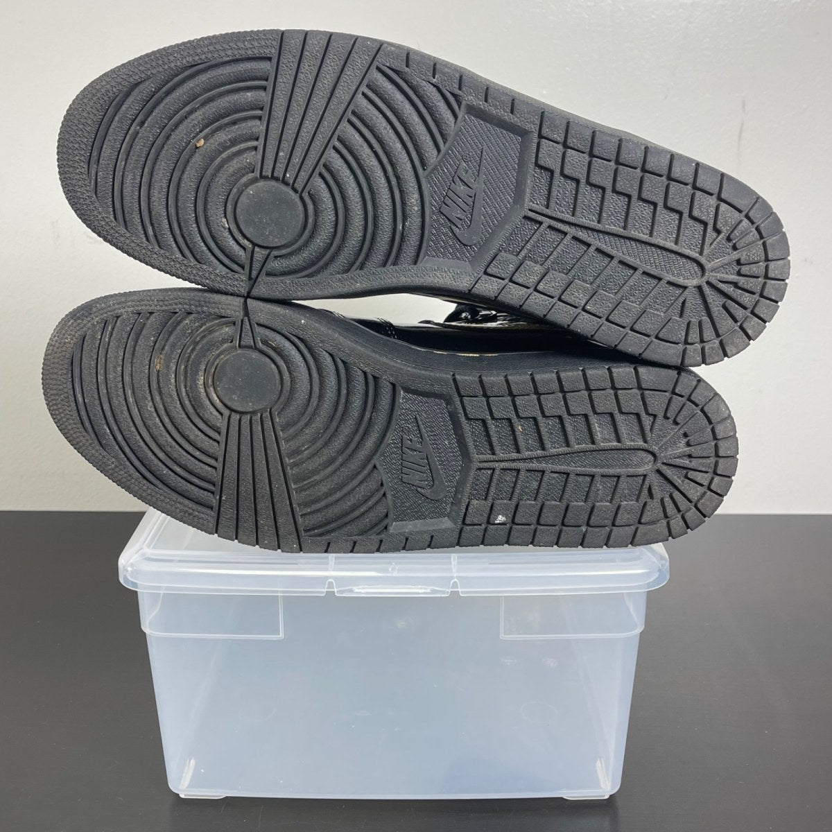 Jordan 1 Retro High Black Metallic Gold (2020) 12 (Moderately Worn Pre-Owned)JordanBlack/Black-Metallic Gold - Image 5
