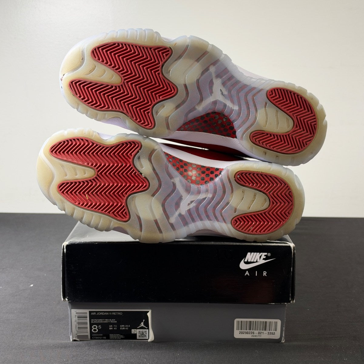 Jordan 11 Retro Cherry (2022) (Size 8.5) - aux