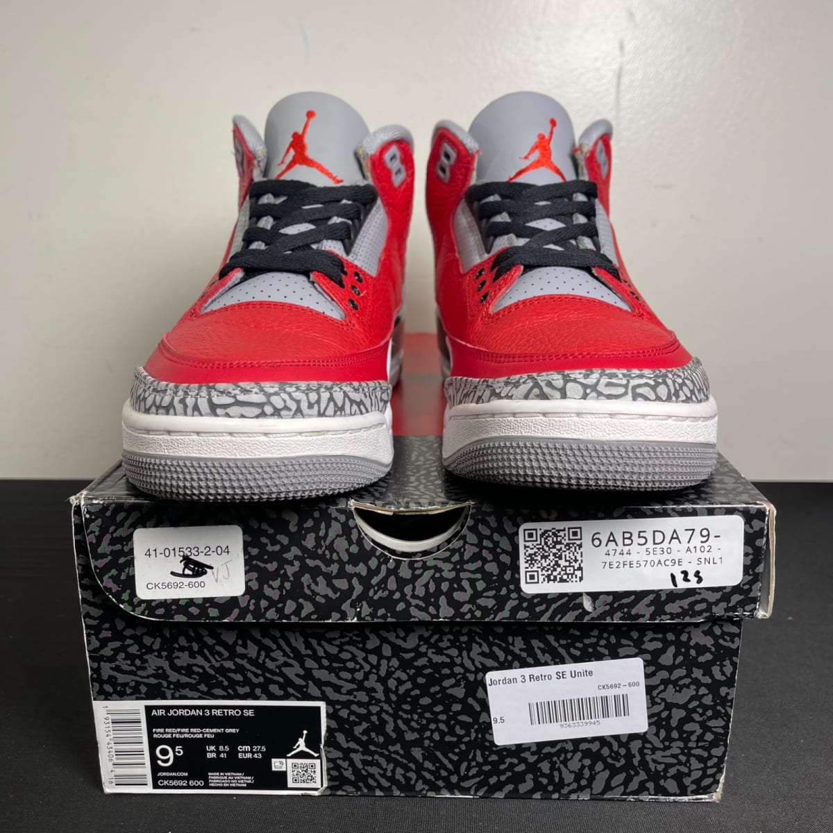 Jordan 3 Retro SE Unite (Size 9.5) - aux