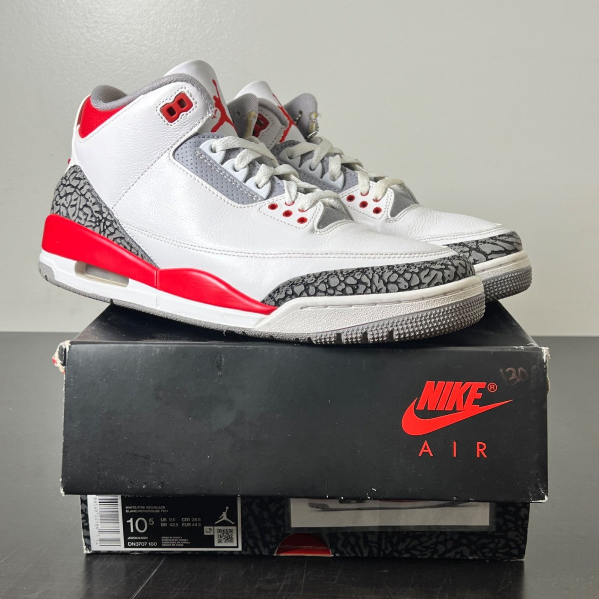 Jordan 3 Retro Fire Red (2022) 10.5 (Moderately Worn Pre-Owned)JordanWhite/Fire Red/Cement Grey/Black - Image 1