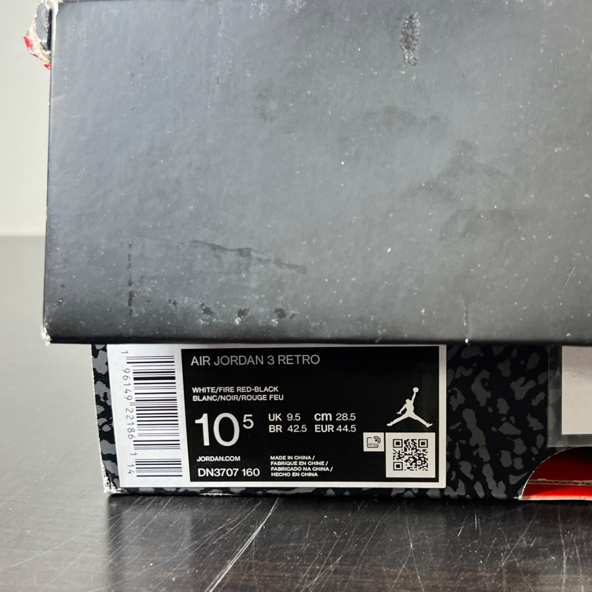 Jordan 3 Retro Fire Red (2022) 10.5 (Moderately Worn Pre-Owned)JordanWhite/Fire Red/Cement Grey/Black - Image 4