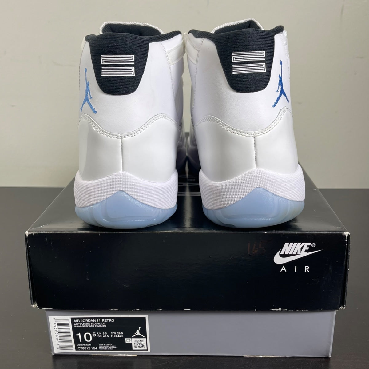 Jordan 11 Retro Legend Blue (2024) 10.5 (Moderately Worn Pre-Owned)JordanWhite/Legend Blue/Black - Image 4