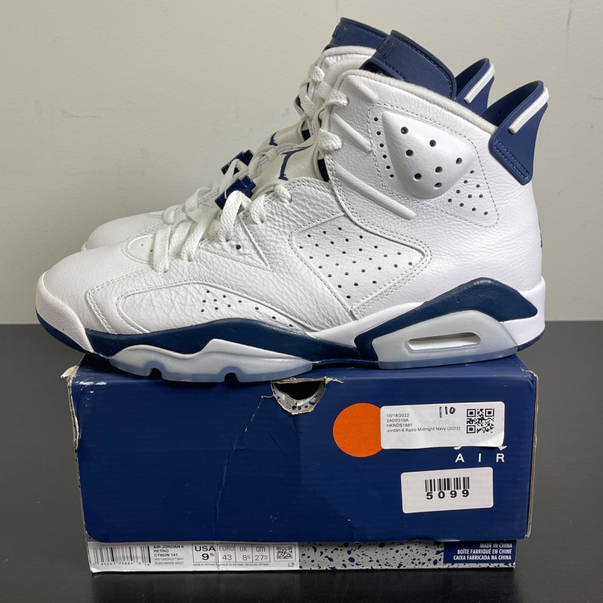 Jordan 6 Retro Midnight Navy (2022) 9.5 (Moderately Worn Pre-Owned)JordanWhite/Midnight Navy - Image 3