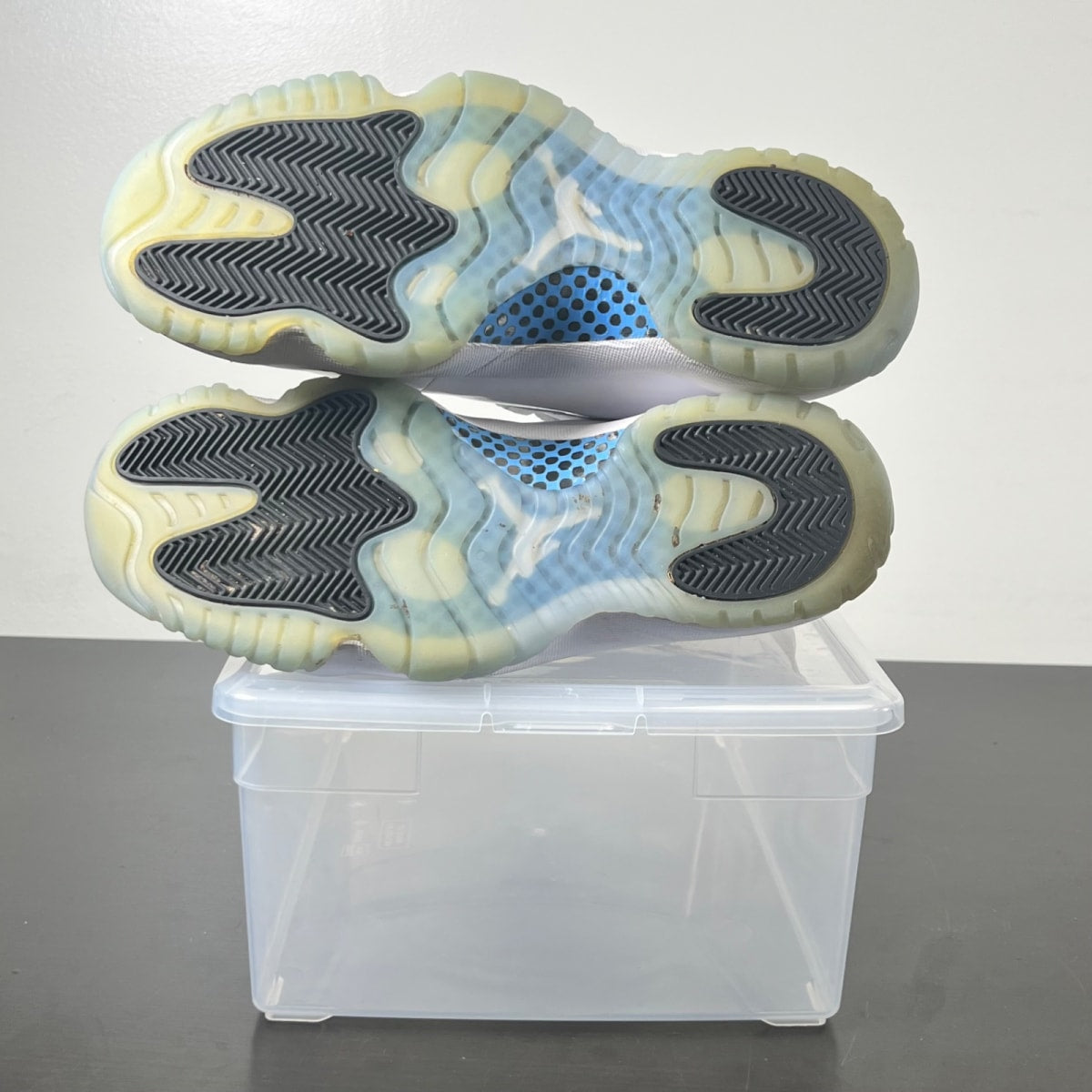 Jordan 11 Retro Legend Blue (2024) 9.5 (Moderately Worn Pre-Owned)JordanWhite/Legend Blue/Black - Image 5