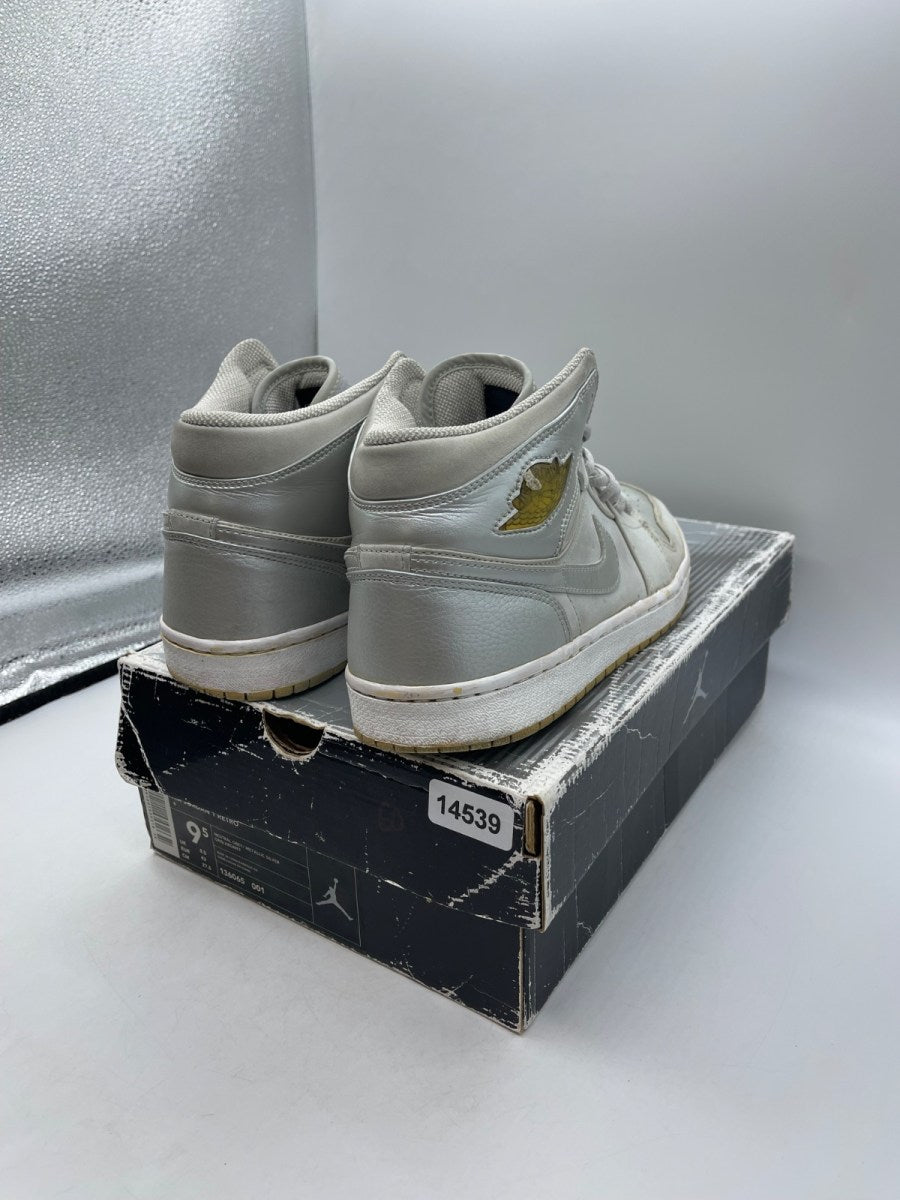 Jordan 1 Retro Neutral Grey 9.5 (Moderately Worn Pre-Owned)JordanNeutral Grey/Metallic Silver - Image 5
