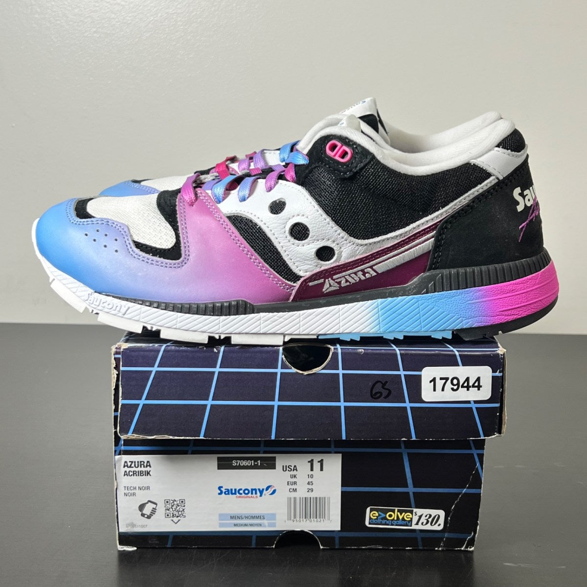 Saucony Azura Acribik Tech Noir 11 (Lightly Worn Pre-Owned)SauconyBlack/Pink - Image 3